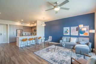 Spacious 1BD - Balcony, Pool, Gym, W-D - Sleeps 4 - Tempe - 9