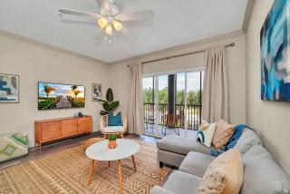 Bright 3BR Condo With Pool, Close to Disney! - 3