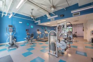 Charming 3BD - Gym, W-D, Parking - Sleeps 8 - 2