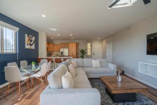 Charming 3BD - Gym, W-D, Parking - Sleeps 8 - Tempe - 2