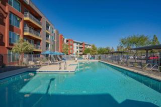 Stylish 1BD - Balcony, Pool, Gym, W-D - Sleeps 4 - 2