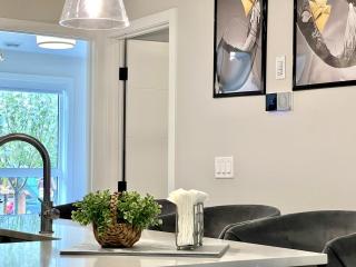 Brand New 2BR Condo with Outdoor Swimming Pool and Hot Tub - Canmore - 2
