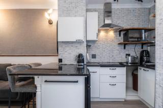 Stylish Monochrome 1BR in Son Vida - 8