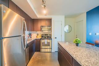 2BR Roosevelt Row Gym Pool Parking Sleeps 8 - Phoenix - 9