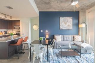 2BR Roosevelt Row Gym Pool Parking Sleeps 8 - Phoenix - 2
