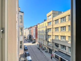 2ndhomes Large 5 Room Apartment by the Esplanade Park - 1