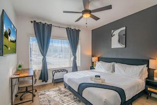 KingBed Golf Pickleball Pool Hot Tub Parking - Scottsdale - 9