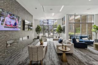 Stylish, 5 Min to DT, Parking, Gym , WD, Sleeps 6 - Charlotte - 3