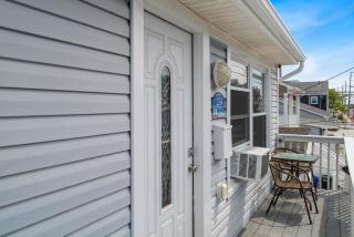 2 houses sleeps 12 - 2 blocks to the beach boardwalk and dinning - Seaside Heights - 0