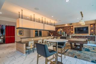 Lovely 1BR - Uptown- Biltmore Gym-Pool-Parking - Phoenix - 0