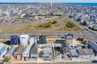 2 houses sleeps 12 - 2 blocks to the beach boardwalk and dinning - Seaside Heights - 4