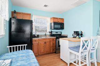 2 houses sleeps 12 - 2 blocks to the beach boardwalk and dinning - Seaside Heights - 2