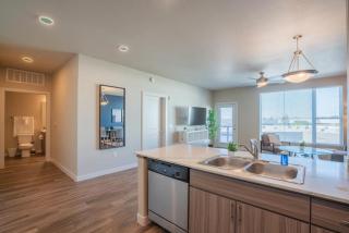 Elegant 1BD - Balcony, Pool, Gym, W-D - Sleeps 4 - Tempe - 6