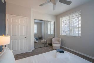Luxurious 3BD - Gym, W-D, Parking - Sleeps 8 - Tempe - 1