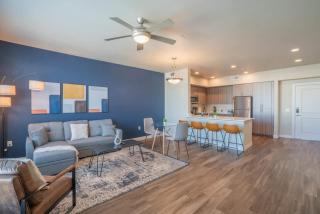 Elegant 1BD - Balcony, Pool, Gym, W-D - Sleeps 4 - Tempe - 9