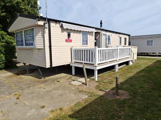 8 Berth Family Caravan with private terrace - Saint Osyth - 9