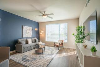 Posh 2BD - Gym, Pool, Parking, W-D - Sleeps 8 - Tempe - 9