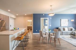 Posh 2BD - Gym, Pool, Parking, W-D - Sleeps 8 - Tempe - 2