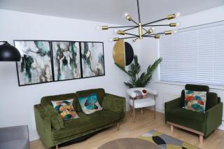 Entire 3Bed in Greater Manchester with Fast Wi-Fi, Garden & Free Parking - - 0