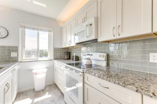 2 Mi to Jupiter Beach Condo with Lake Views - Jupiter - 5