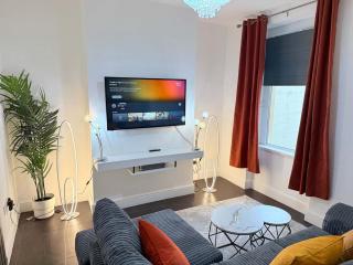 Spacious 4 Bed Cardiff House Near City Centre with Parking - Cardiff - 8