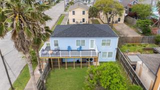 Beach lovers dream come true walking distance to the sandy shores - Galveston - 0