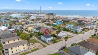 Beach lovers dream come true walking distance to the sandy shores - Galveston - 6
