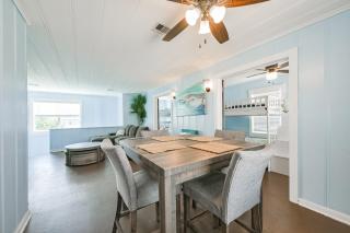 Beach lovers dream come true walking distance to the sandy shores - Galveston - 1