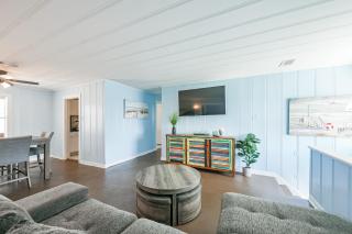 Beach lovers dream come true walking distance to the sandy shores - 2