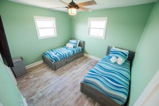 Fly Away to Sea Bird Life is Better in Flip-Flops - 1