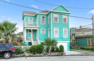 Salty Air Retreat Two Story Historic Home on Galveston Island - Galveston - 1