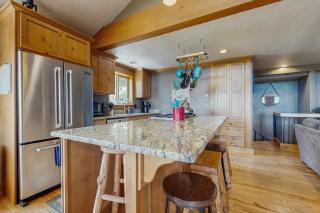 3 Bed 3 Bath Vacation home in Schweitzer Mountain - 1