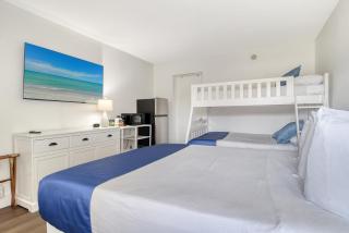 Pool, Tiki Bar, Close to Beaches, Restaurants, Fun - Sarasota - 0