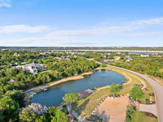 Peaceful Lake Travis Getaway - 3BR Firepit BBQ - Edgewater Beach - 8
