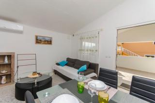 Apartments Vlatka with Jacuzzi - 7