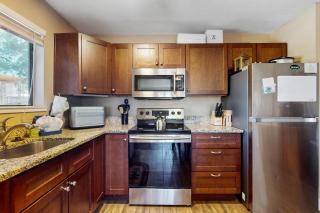 11529 Snowpeak Way #619 - Truckee - 2