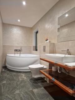 Rokebea Luxury Vila - Văleni - 1