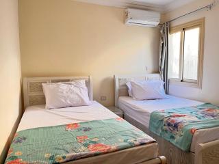Stella heights Poolside paradise, 4 bedroom AC - - 1