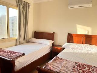 Stella heights Poolside paradise, 4 bedroom AC - - 6