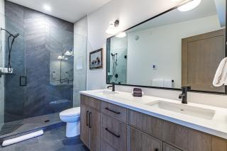 Aurora Lights - Luxe Townhouse Private Hot Tub - Canmore - 2