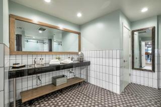 Nashville Honky Tonk Suite 6 BR by Maddox Hotel - 8