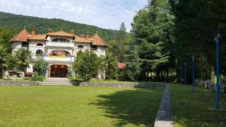 BUNGALO 2 SOBE I MALI D,BORAVAK S KUHINJOM I terasa - - 4
