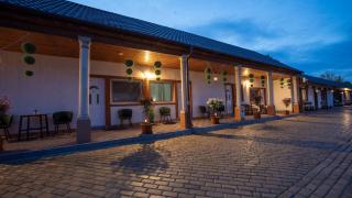 Airport Károly Centrál - 7