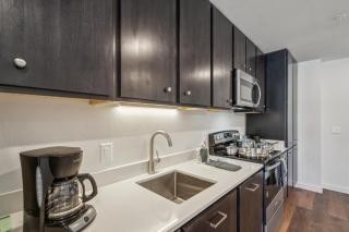 Resort Style - minutes from hospital - Pool, Gym, Free Wi-fi - Marble Falls - 1