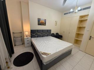 WELL FURNISHED ROOM sharing bathroom ONLY for COUPLE & FEMALE NEAR CORNICHE - 0