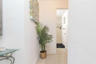 Charming 3BR Getaway - Central Miami Location - Miami - 1