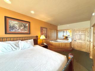 Amazing Lake View King Suite, Kitchen & Pools - Two Harbors - 9