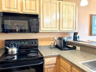 Amazing Lake View King Suite, Kitchen & Pools - Two Harbors - 7