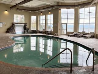 Amazing Lake View King Suite, Kitchen & Pools - Two Harbors - 5