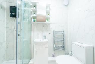 Luxury Hotel Style Studio Flat - 4
